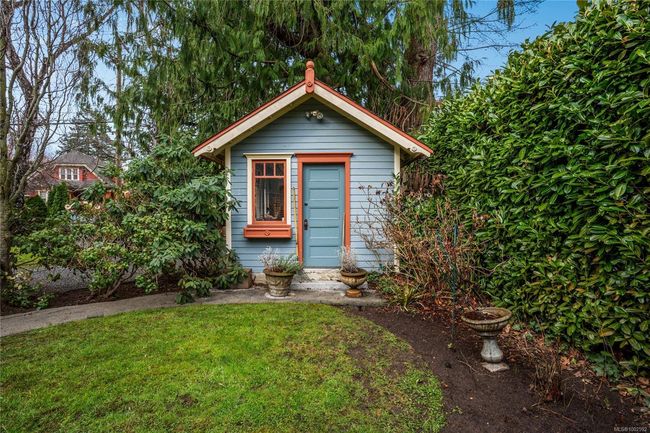 1023 St Charles St, House other with 3 bedrooms, 3 bathrooms and 6 parking in Victoria BC | Image 41