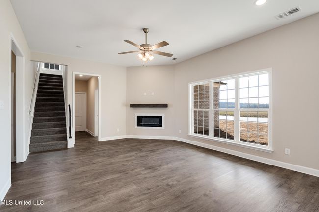 Living Room 2 | Image 9