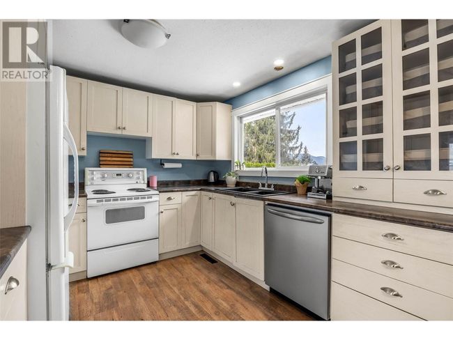 221 Birch St, House other with 4 bedrooms, 2 bathrooms and null parking in Chase BC | Image 9