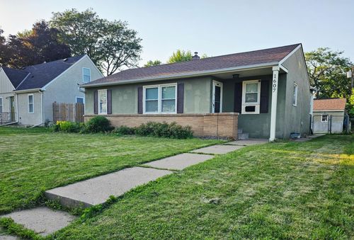 1607 Hoyt Ave E, Saint Paul, MN, 55106-1302 | Card Image