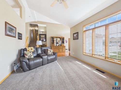 606 Par Tee Dr Drive, Hartford, SD, 57033 | Card Image