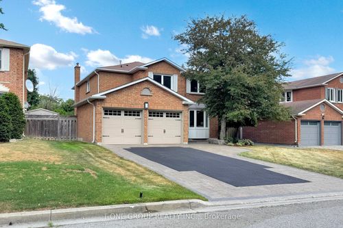 147 Lyndhurst Dr, Thornhill, ON, L3T6R6 | Card Image
