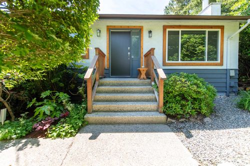 5711 Trail Ave, Sechelt, BC, V7Z0L8 | Card Image