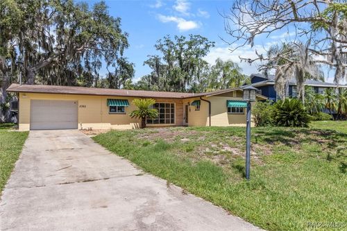 2380 N Watersedge Dr, Crystal River, FL, 34429-5272 | Card Image