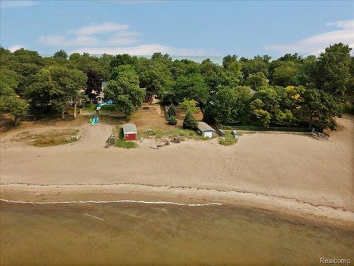 9515 Point Charities Ave, Pigeon, MI, 48755-9604 | Card Image