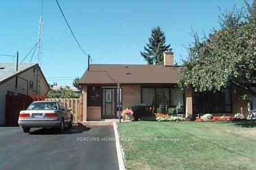 30 Dombey Rd, North York, ON, M3L1N9 | Card Image