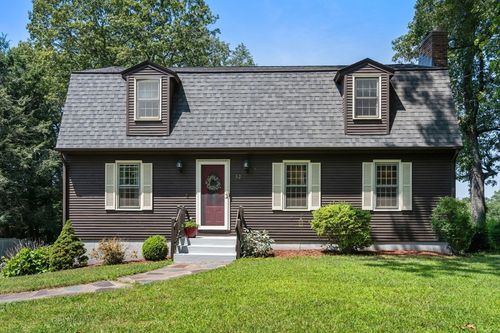 32 Linda Dr, Westfield, MA, 01085-1423 | Card Image