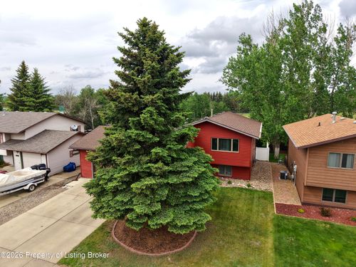 583 13th St E, Dickinson, ND, 58601-4180 | Card Image