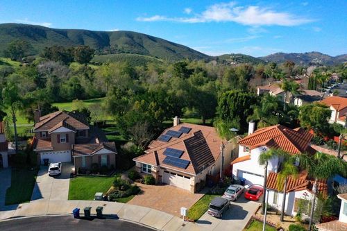 574 Golf Glen Dr, San Marcos, CA, 92069-1754 | Card Image