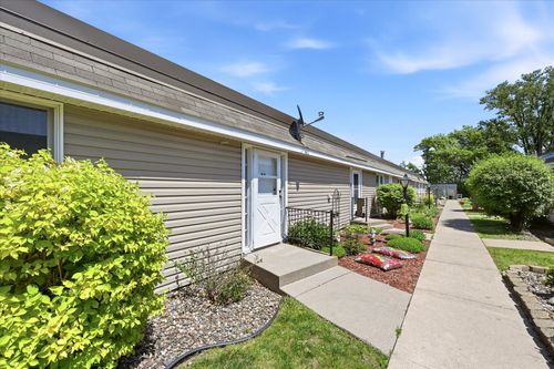 b2-6081 Paris Ave N, Stillwater, MN, 55082-6866 | Card Image