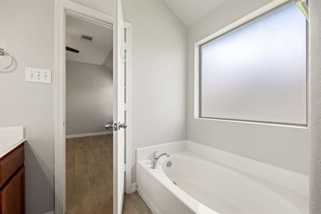 3010 Lockeridge Village Dr, House other with 3 bedrooms, 2 bathrooms and 2 parking in Spring TX | Image 24