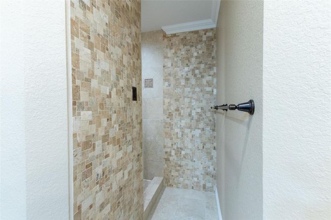Primary Shower 1st | Image 20