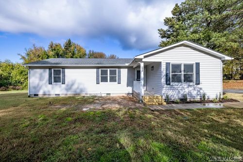 205 Smith St, South Hill, VA, 23970-2907 | Card Image