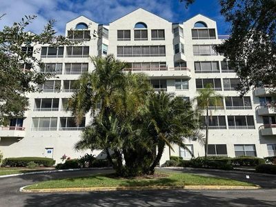 B607 - 2333 Feather Sound Drive, Condo with 2 bedrooms, 2 bathrooms and null parking in Clearwater FL | Image 2