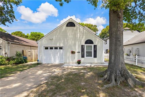 5332 Chatham Hall Dr, Virginia Beach, VA, 23464-5429 | Card Image