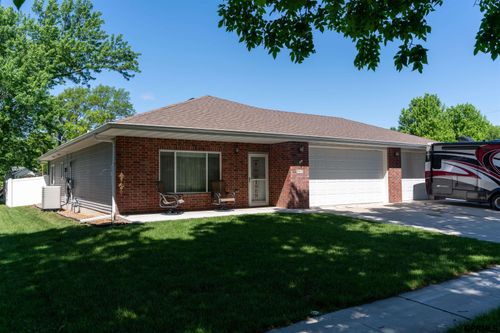 943 Redwood Ave, Crete, NE, 68333-2614 | Card Image