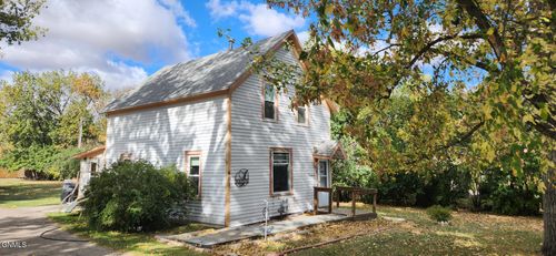 401 Summit St, Underwood, ND, 58576-4330 | Card Image