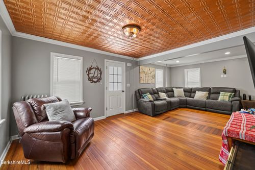 40 Stearns Ave, Pittsfield, MA, 01201 | Card Image