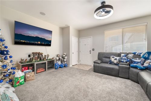 6880 Silver Eagle Ave, Las Vegas, NV, 89122-8388 | Card Image