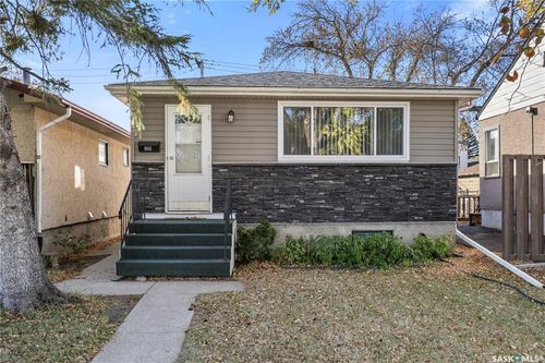1940 York St, Regina, SK, S4T4R4 | Card Image
