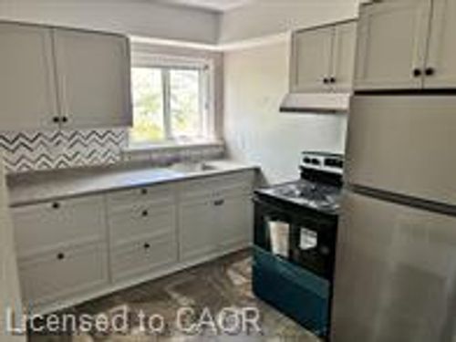 5-5473 Ontario Ave, Niagara Falls, ON, L2E3S4 | Card Image