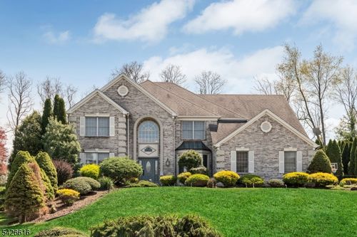 18 Renshaw Dr, Montville, NJ, 07045-8913 | Card Image