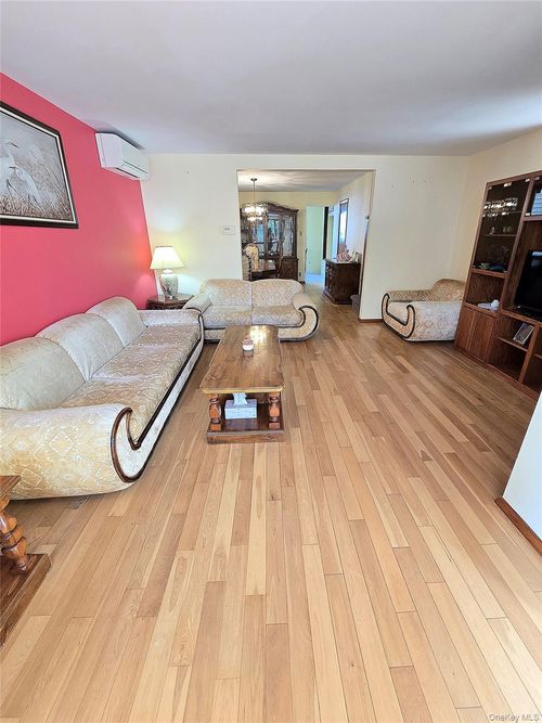 107 92nd St, Ozone Park, NY, 11417-1504 | Card Image