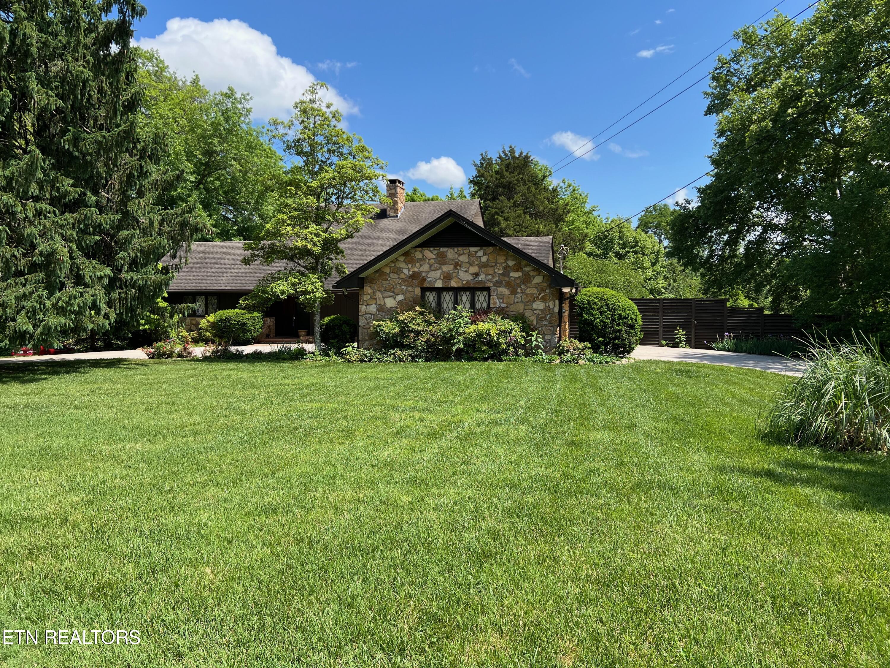 El Pinar Dr, Knoxville, TN 37922