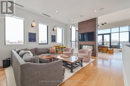 ph2-540 College St, Toronto, ON, M6G1A6 | Card Image
