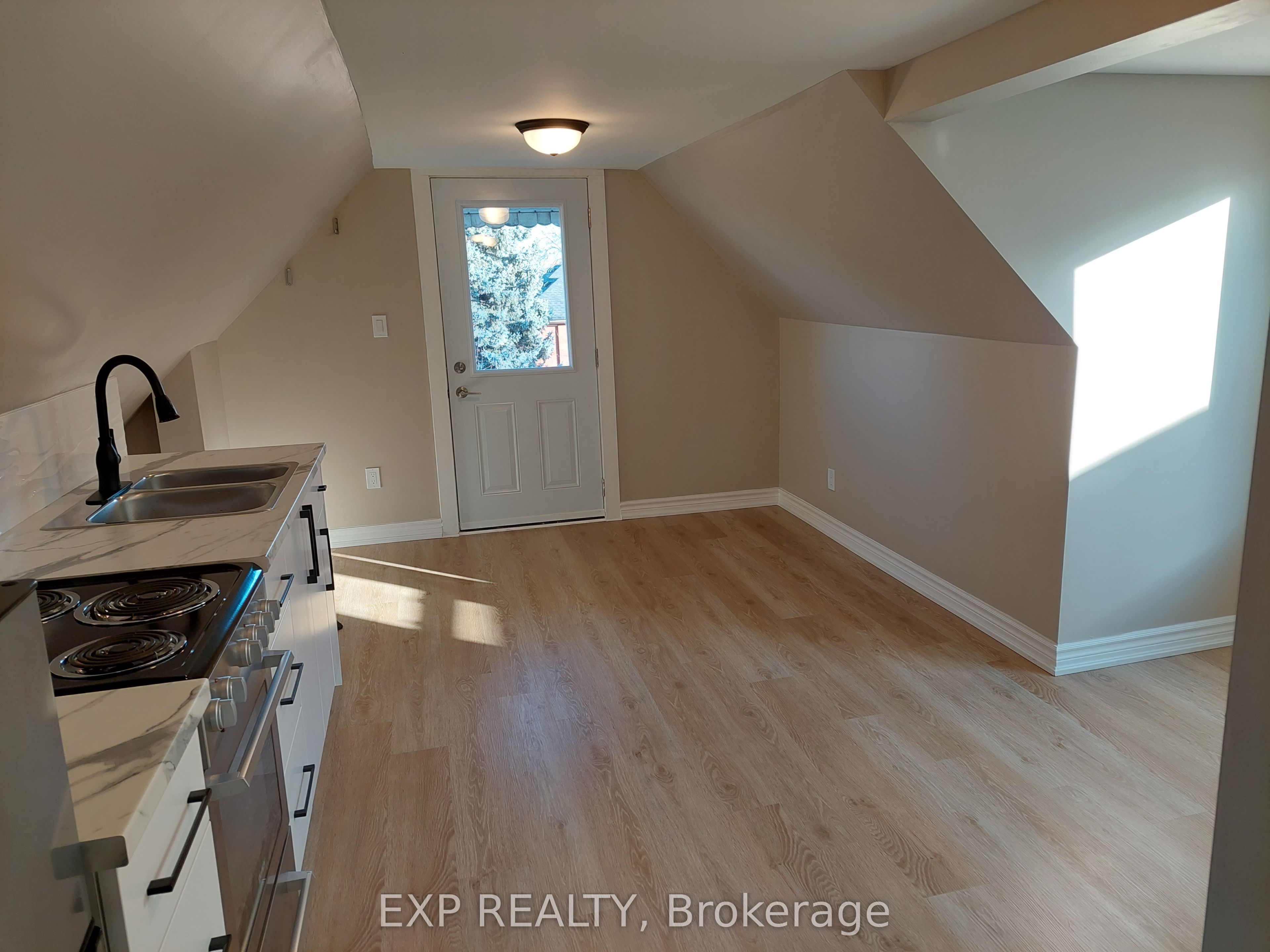 Residential Lease in Hamilton 4
