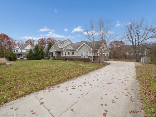 214 Presidio Dr, Ortonville, MI, 48462-9478 | Card Image
