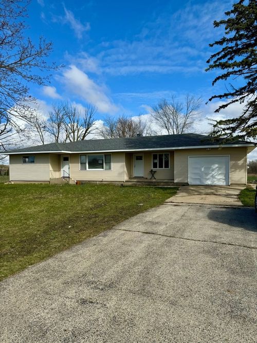 18708 Beck Rd, MARENGO, IL, 60152-9401 | Card Image