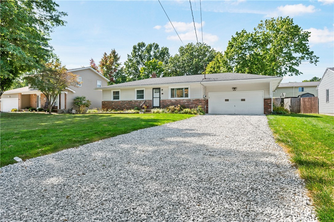 Luray Dr, Norton, OH 44203