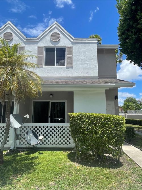 h21-17485 Nw 67th Ct, Hialeah, FL, 33015-5835 | Card Image