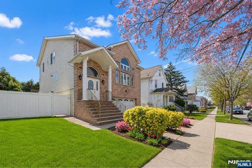 536 2nd Ave, Lyndhurst, NJ, 07071-1511 | Card Image