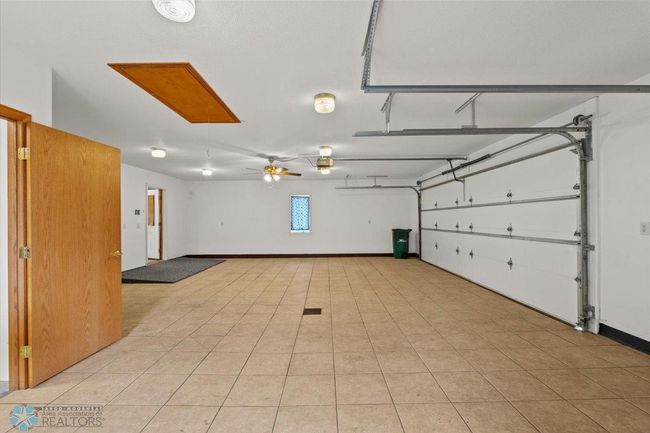 Garage | Image 43