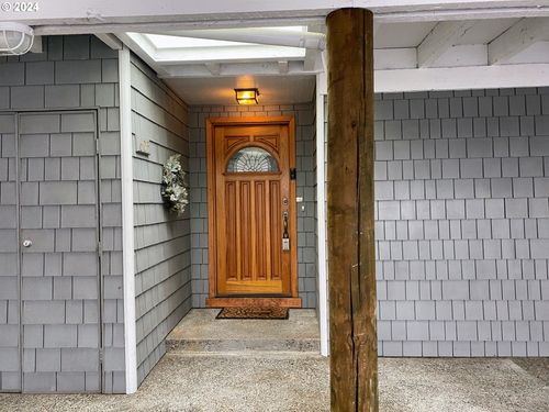 605 N Tomahawk Island Dr, Portland, OR, 97217-7971 | Card Image