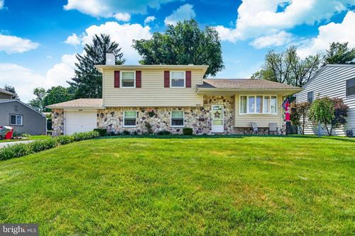 325 Acorn Dr, WARMINSTER, PA, 18974-3601 | Card Image