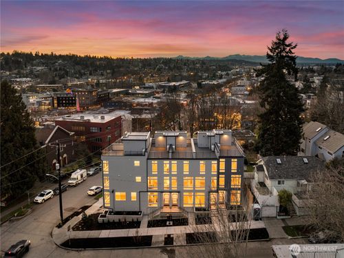 724 N 36th St, Seattle, WA, 98103-8805 | Card Image