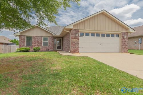 375 Northlake Dr, Meridianville, AL, 35759-2338 | Card Image