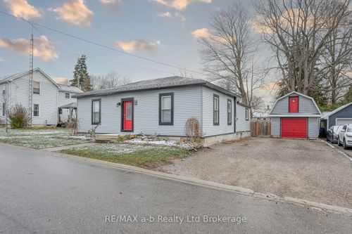 {{alt}} | Card Image