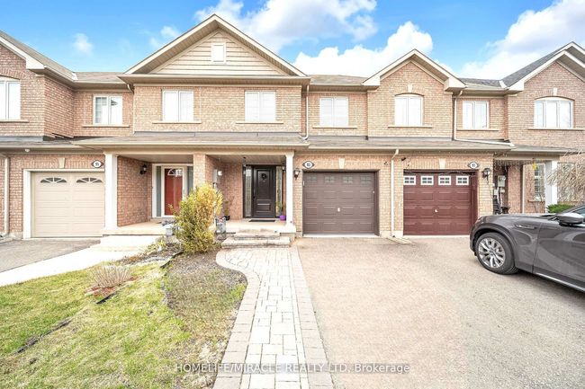 93 Crystal Glen Cres, House attached with 4 bedrooms, 4 bathrooms and 2 parking in Brampton ON | Image 4