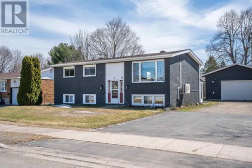 1 Chambers Ave, Sault Ste Marie, ON, P6A4T9 | Card Image