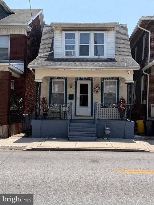 310 E College Ave, YORK, PA, 17403-2304 | Card Image