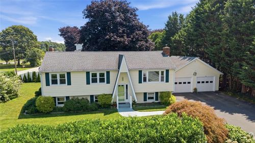 9 Therese St, Narragansett, RI, 02882-3220 | Card Image