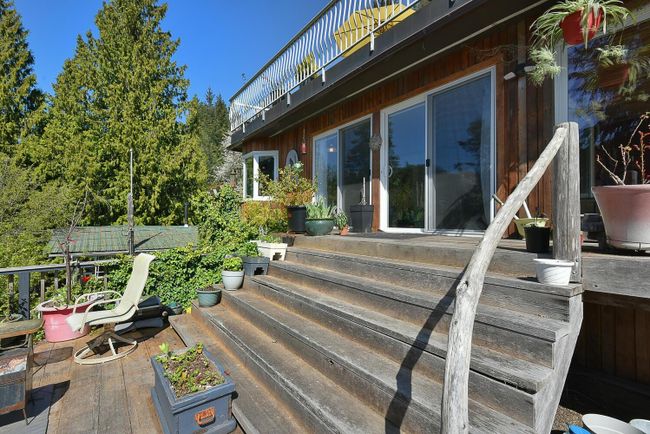 13214 Sex W'amin Street, House other with 2 bedrooms, 1 bathrooms and 4 parking in Garden Bay BC | Image 3