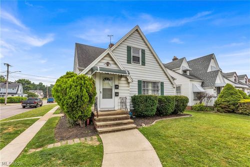 7601 Wooster Pkwy, Parma, OH, 44129-2521 | Card Image