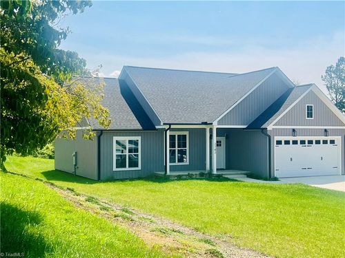 2142 Elizabeth Dr, Mount Airy, NC, 27030-2417 | Card Image