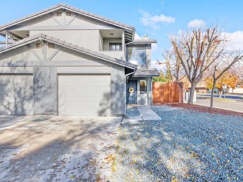 4928-49264928 W Westgate Ct, Visalia, CA, 93277-3876 | Card Image