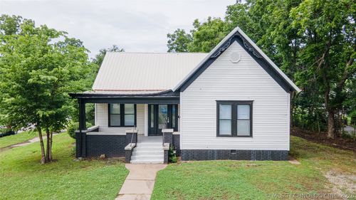 403 6th St, Pawhuska, OK, 74056-4209 | Card Image